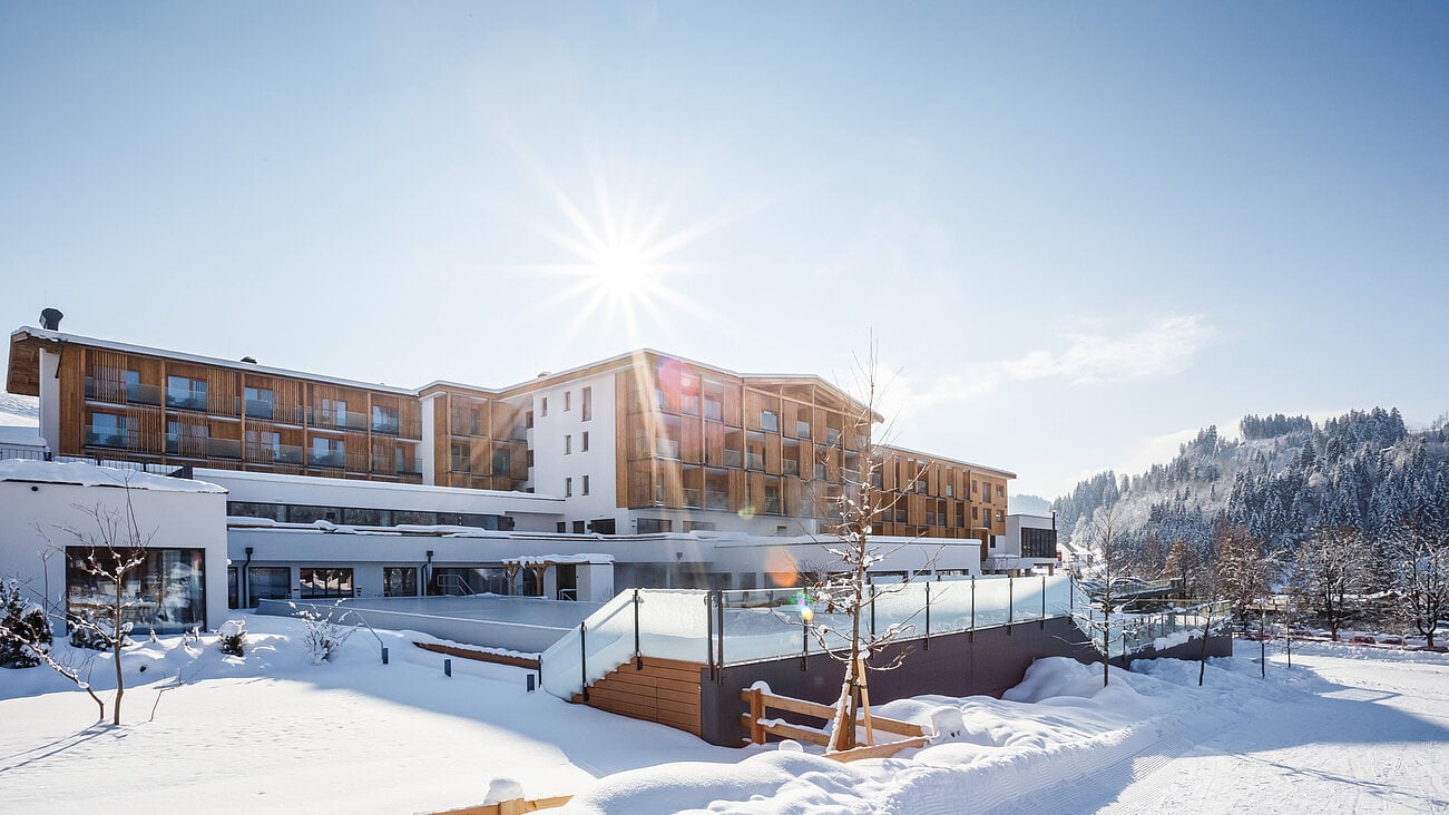 Das Hohe Salve Sportresort Außenansicht im Winter