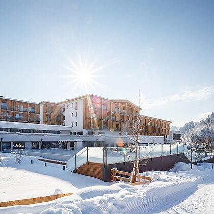 Das Hohe Salve Sportresort Außenansicht im Winter